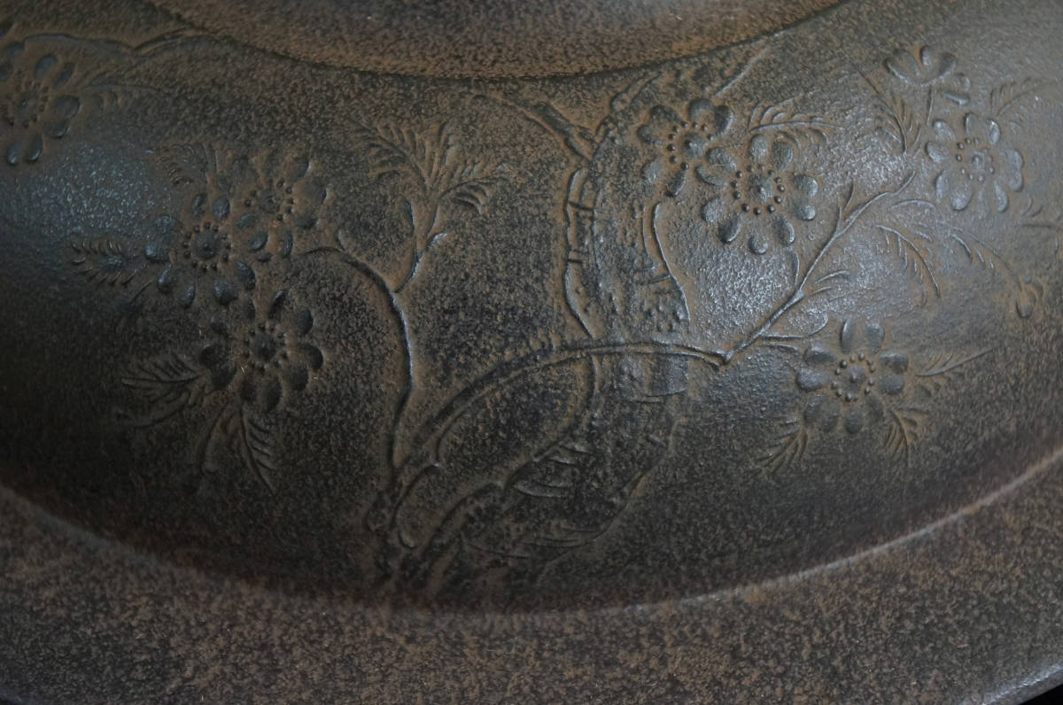 ■ 透木釜(桜ノ図・南鐐摘)「重要無形文化財保持者 角谷一圭」 日刀保たたら 和銑 (共箱共布)<釜鐶・外紙箱付き>★ 人間国宝 和鉄