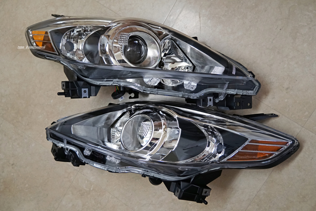 プレマシーCREW us純正ヘッドライト