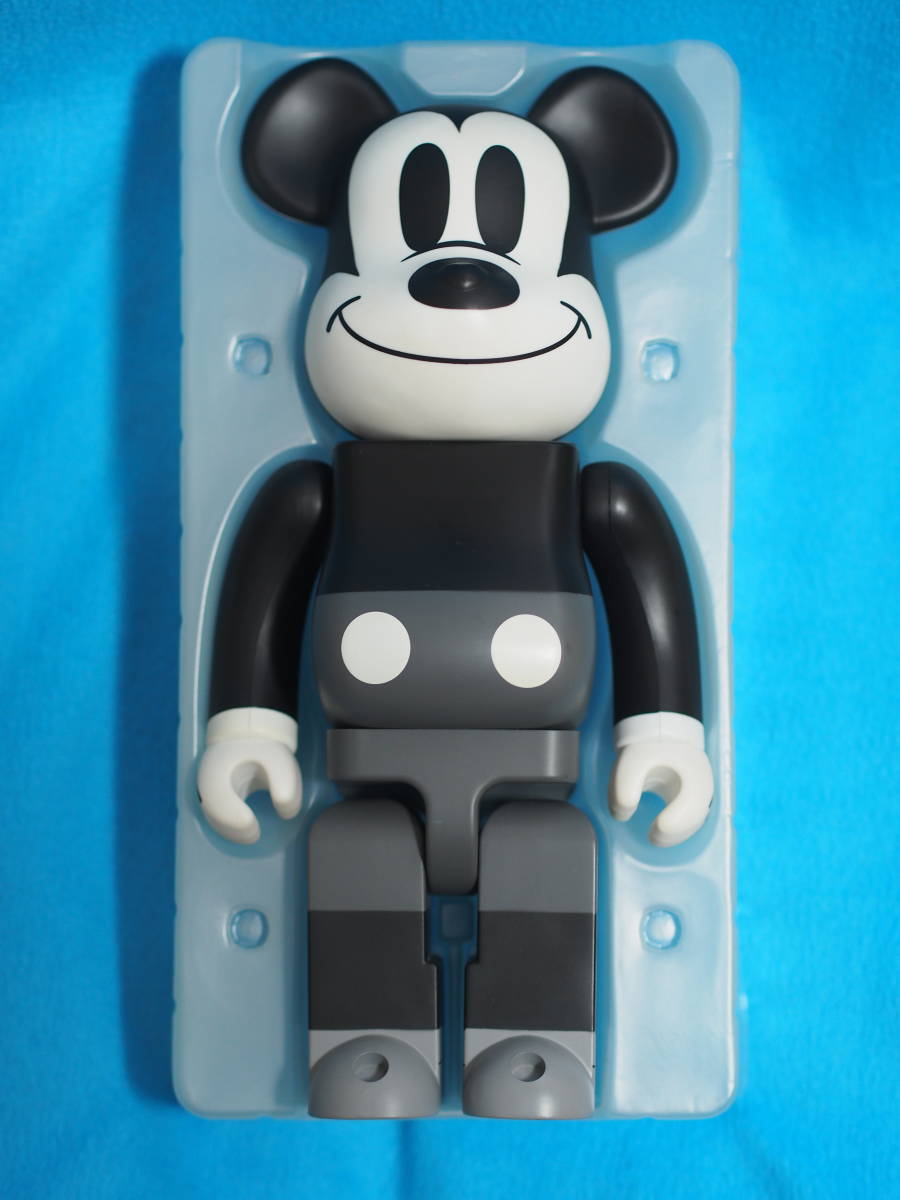 ベアブリック ミッキーマウス白黒 映画『ミッキーの子煩悩』に登場したミッキーマウスがBE@RBRICK