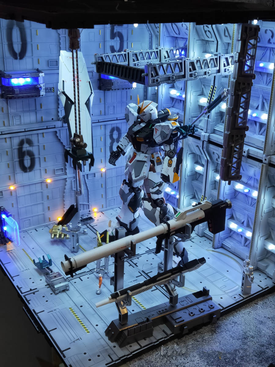 Bibian 比比昂- ジオラマ作品ガンダムシステムベース格納庫基地