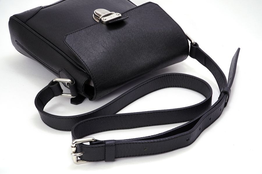 極美品 LOUIS VUITTON タイガ ルカ ショルダーバッグ