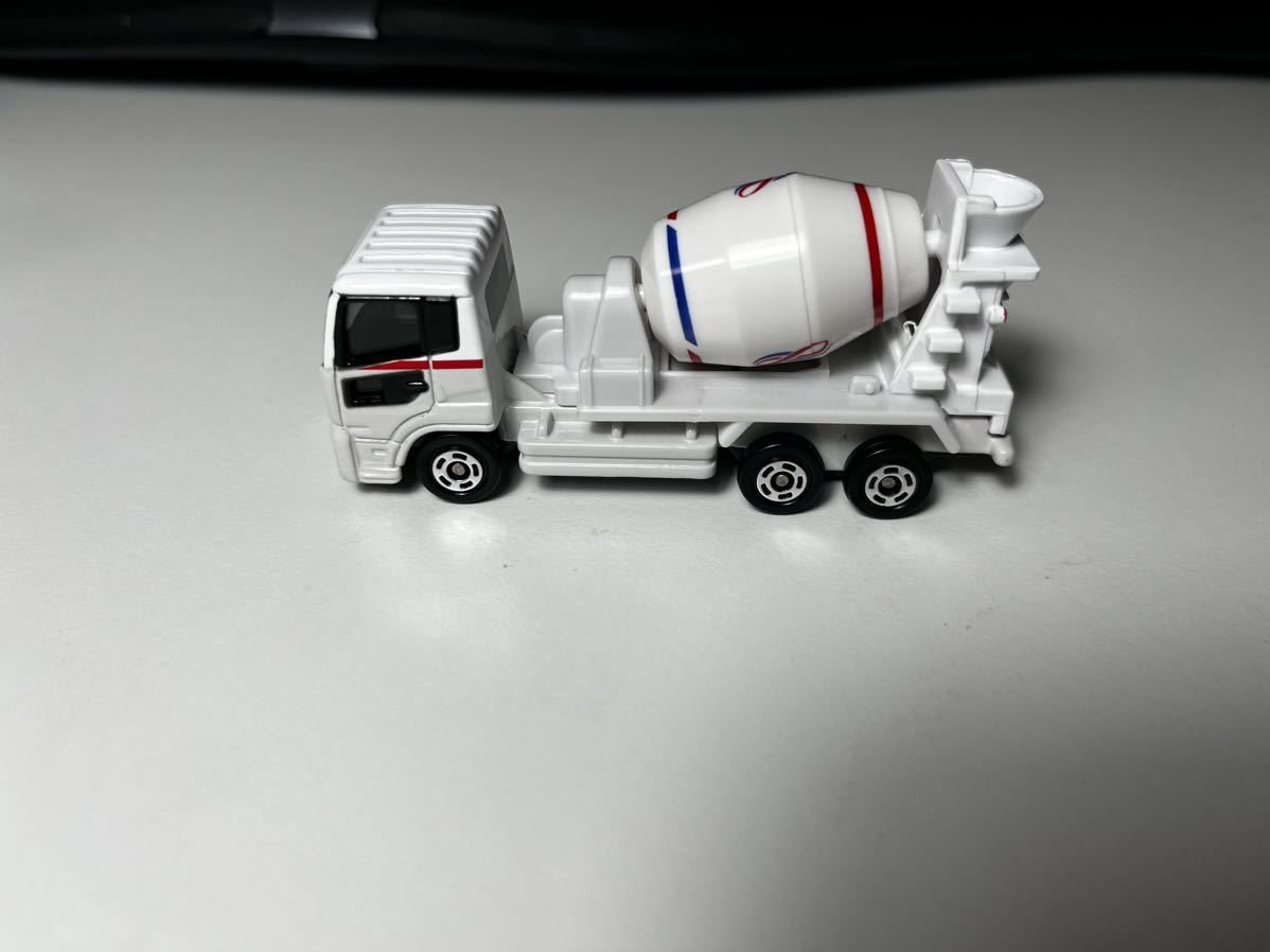 新品トミカ　UBE三菱セメントミキサー車　コンクリートミキサー車 Amazon.co.jp: UBE 三菱セメントミキサー車 トミカ : おもちゃ