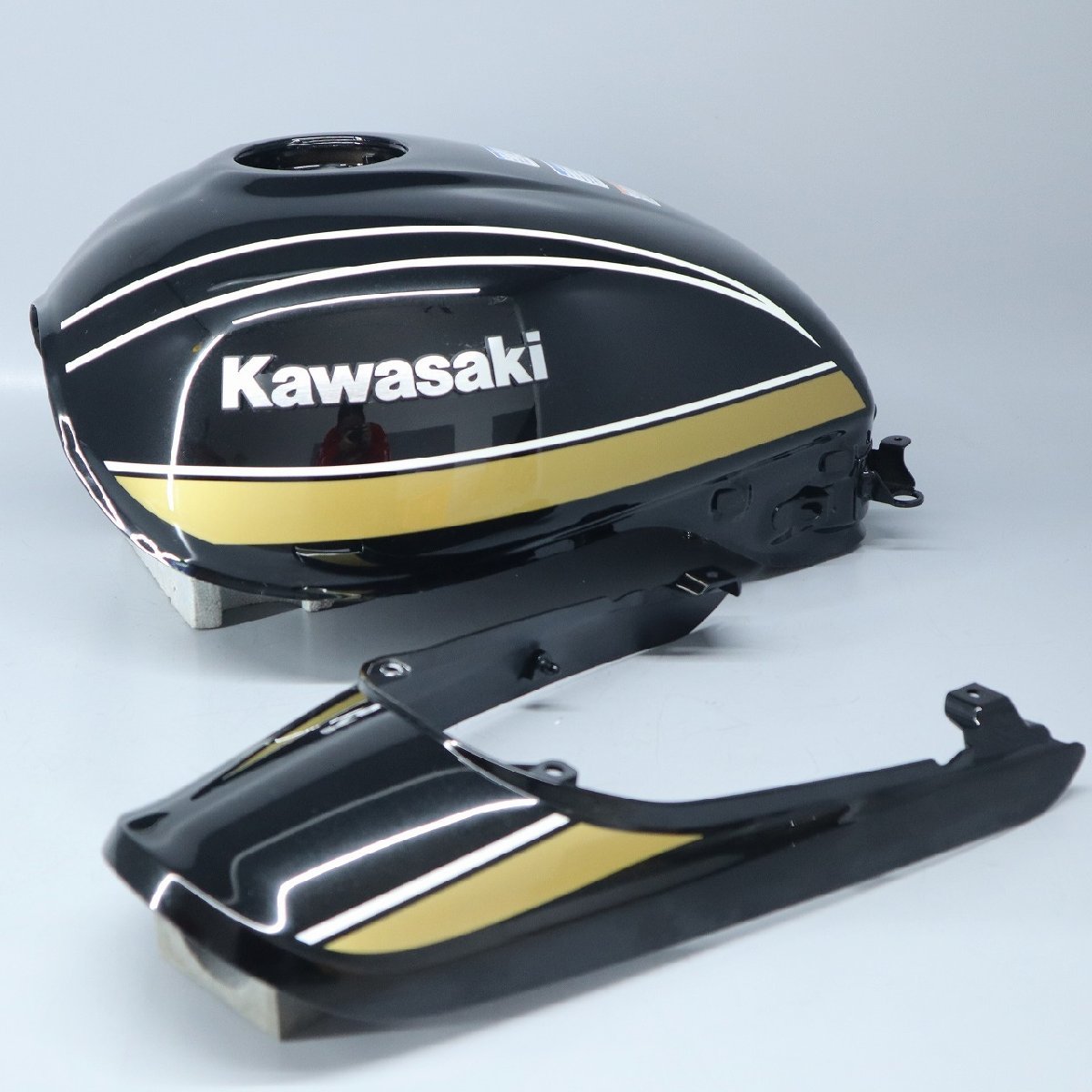 KAWASAKI Z900RSタンクとカウルセット