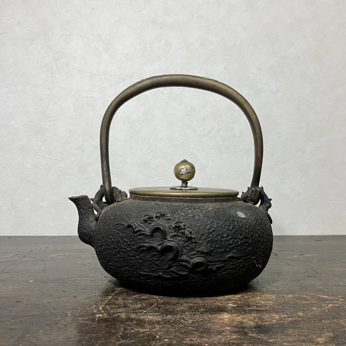 鉄瓶 亀文堂造 銀摘 銀象嵌 明治期 鉄瓶 亀文堂造 銀摘 銀象嵌 明治期