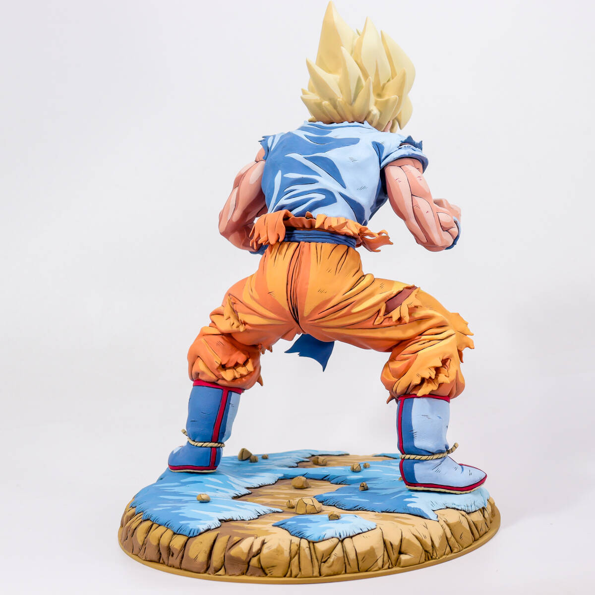 ドラゴンボール 孫悟空 初超サイヤ人登場 フィギュア 二次元 リペイント ドラゴンボール 孫悟空 初超サイヤ人登場 フィギュア 二次元