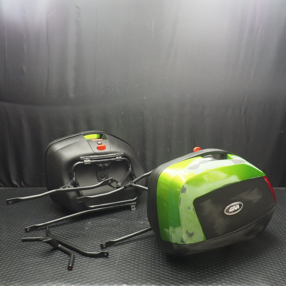 ninja1000 ニンジャ1000 ZX14R などに Givi ジビ V35 パニアケース