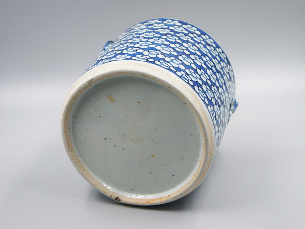 【瓷】　★ 瓷器 青花留白冰梅紋竹節罐 ★　清代　梅花 竹葉 染付文様　明清磁器 瓷】☆ 瓷器 青花留白冰梅紋竹節罐 ☆清代梅花 竹葉 染付文様明