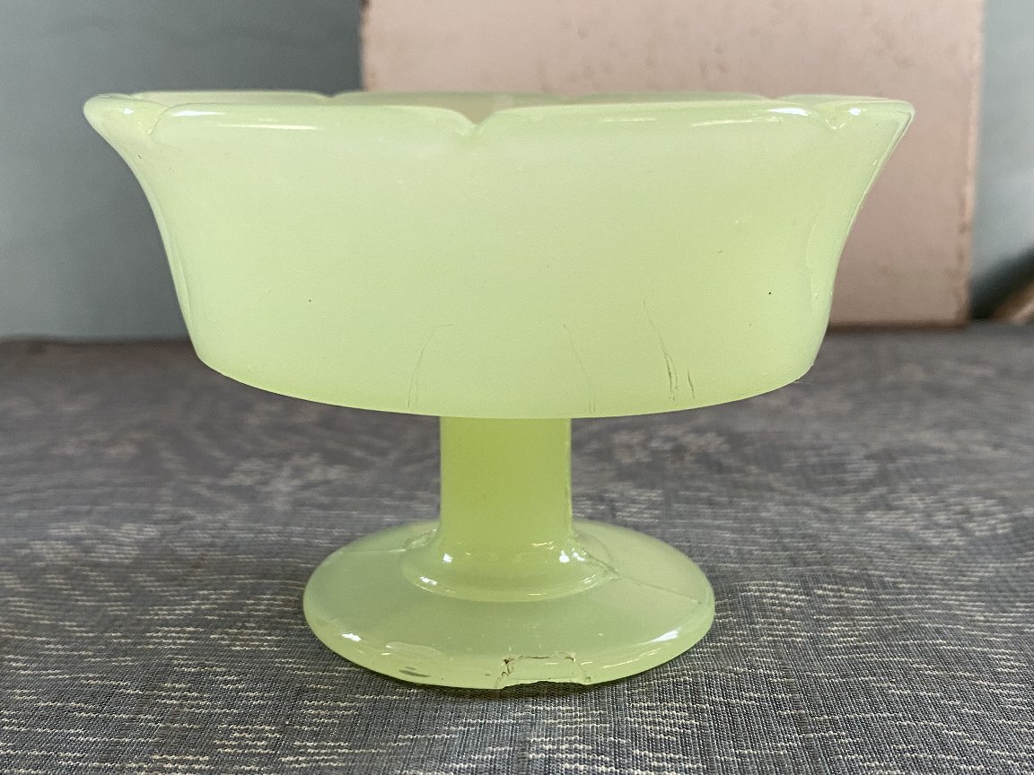 大正ミルクガラス コンポート アンティーク 滑らかなミルクガラスを