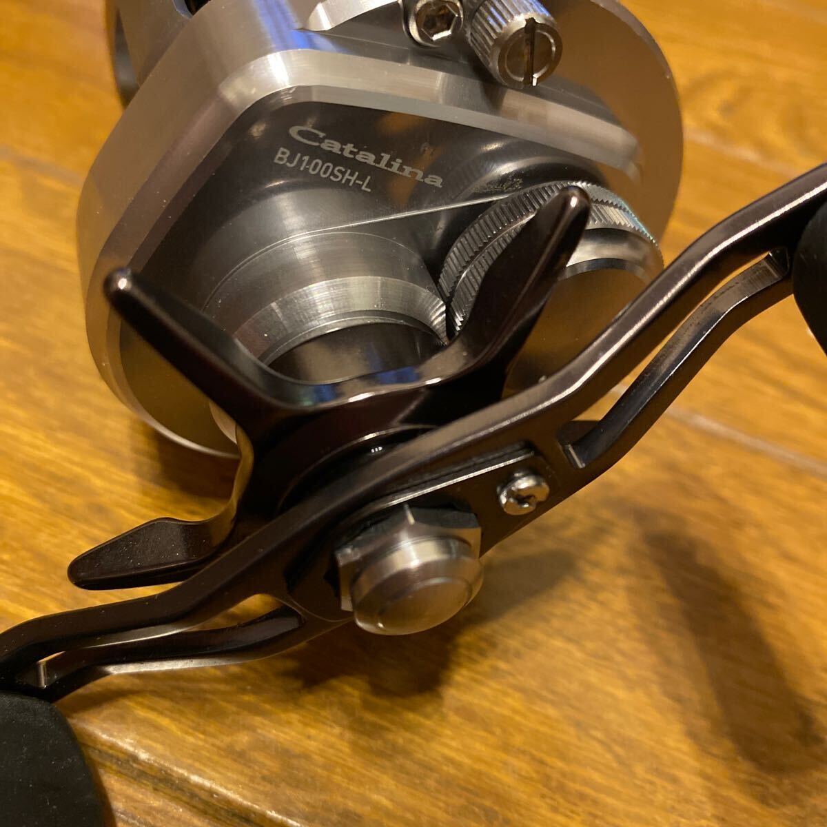 DAIWA - キャタリナBJ100SH-L新品未使用品 パワーと軽さを兼ね備えた快適ベイジギングリール 魚拓,中古釣具