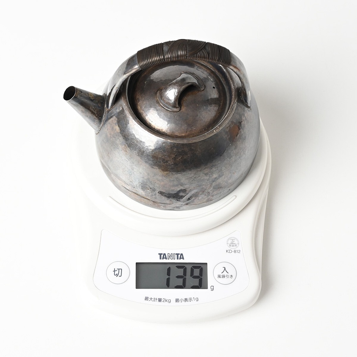 純銀製 四面取 青銅器紋 湯沸 銀瓶 煎茶道具 純銀製 四面取 青銅器紋 湯沸 銀瓶 煎茶道具