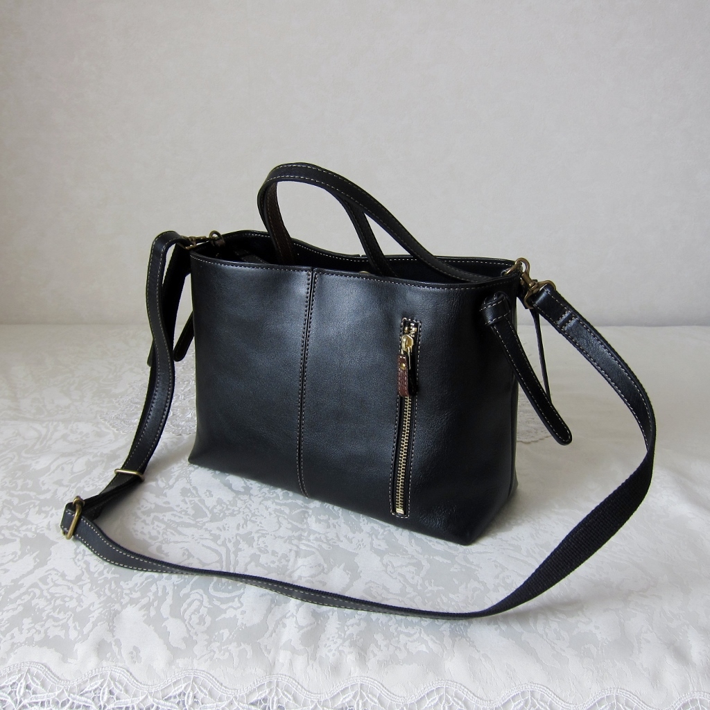 モントワMONTOWAレザー バックパック 黒 内側ファスナー日本製 バッグ