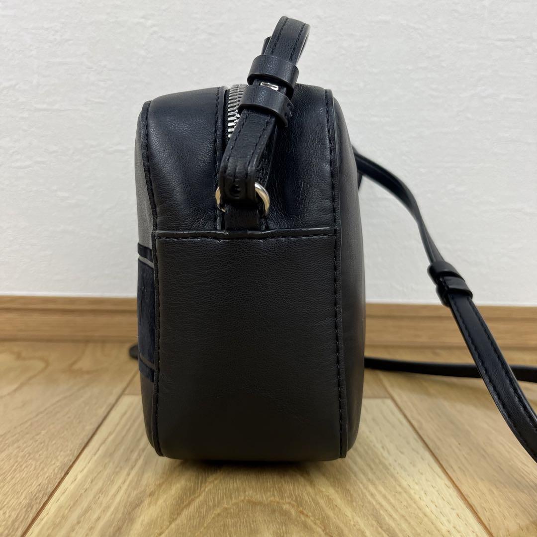 未使用級✨ エンポリオ アルマーニ レザー ボディバッグ