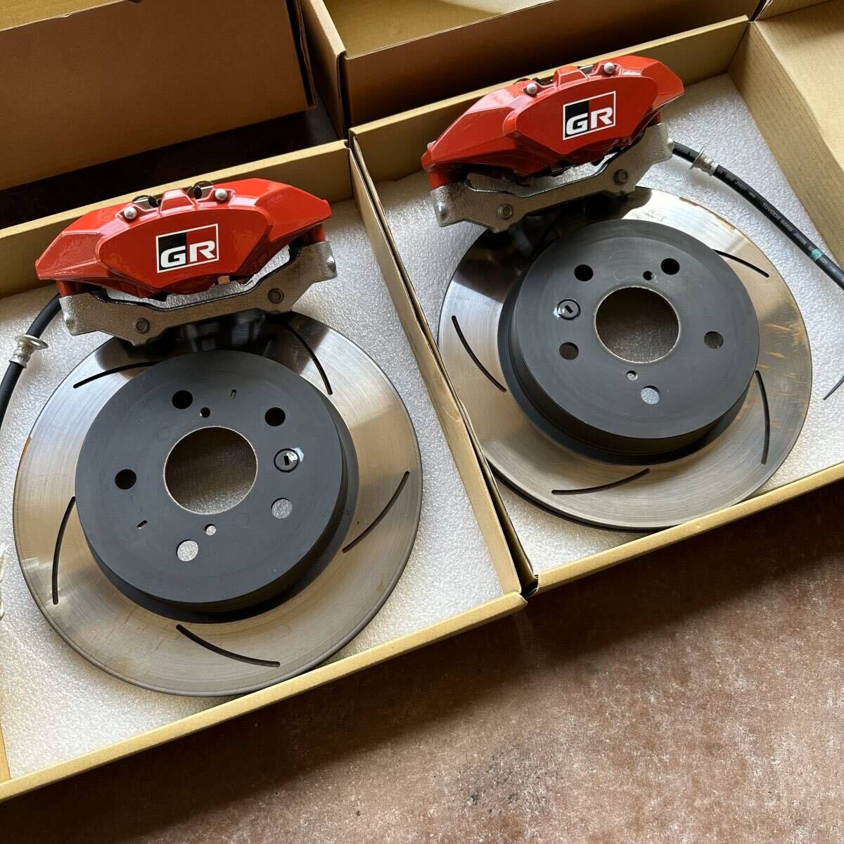 新車外し】GRヤリスRZ （h）リア 純正ブレーキキャリパー