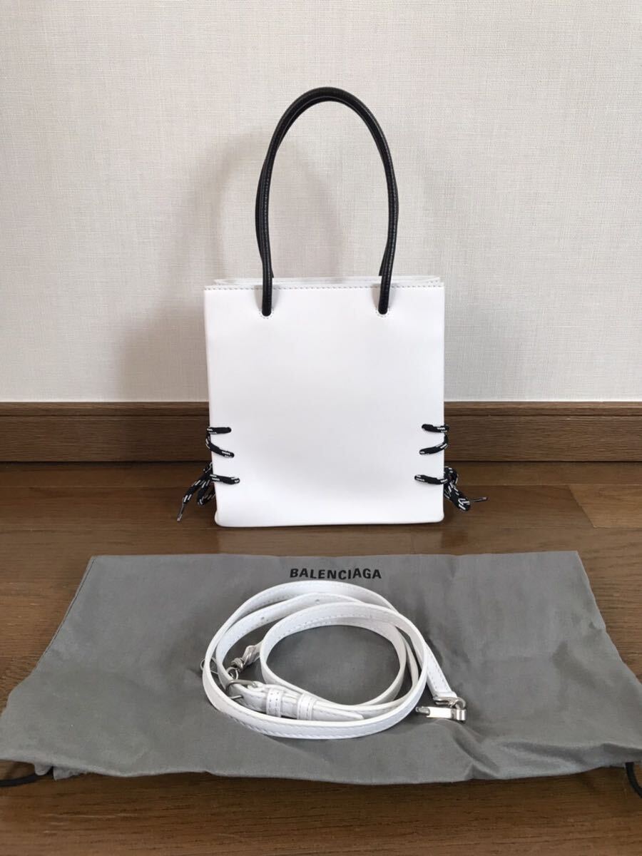 Bibian 比比昂- 美品BALENCIAGA × HELLO KITTY コラボ