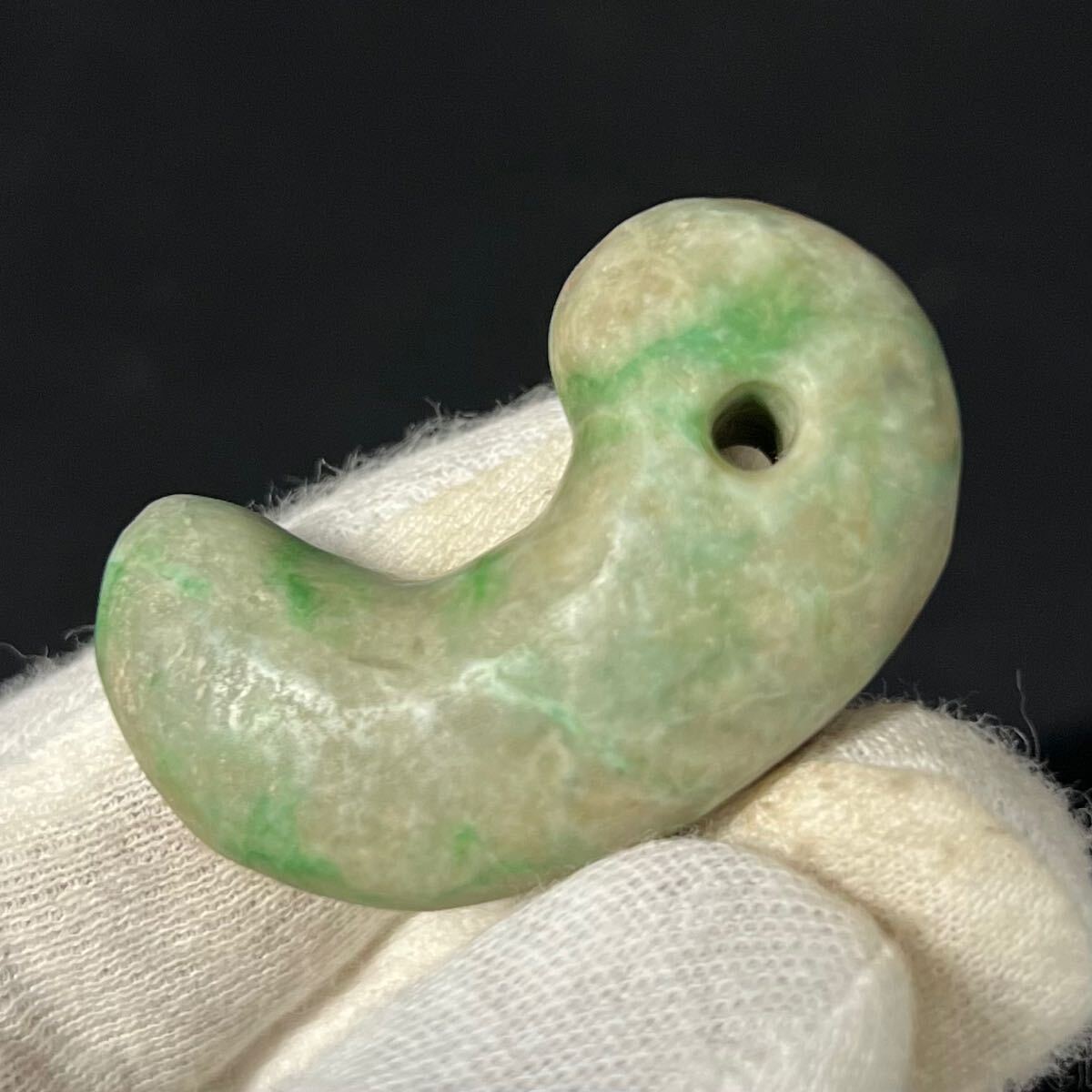 古墳期　超大型　薄紫水晶製　頭部三本刻線子持ち勾玉　縄文時代　祭祀具　石器　土器 某古墳出土品実寸大複製・丁子頭ヒスイ勾玉