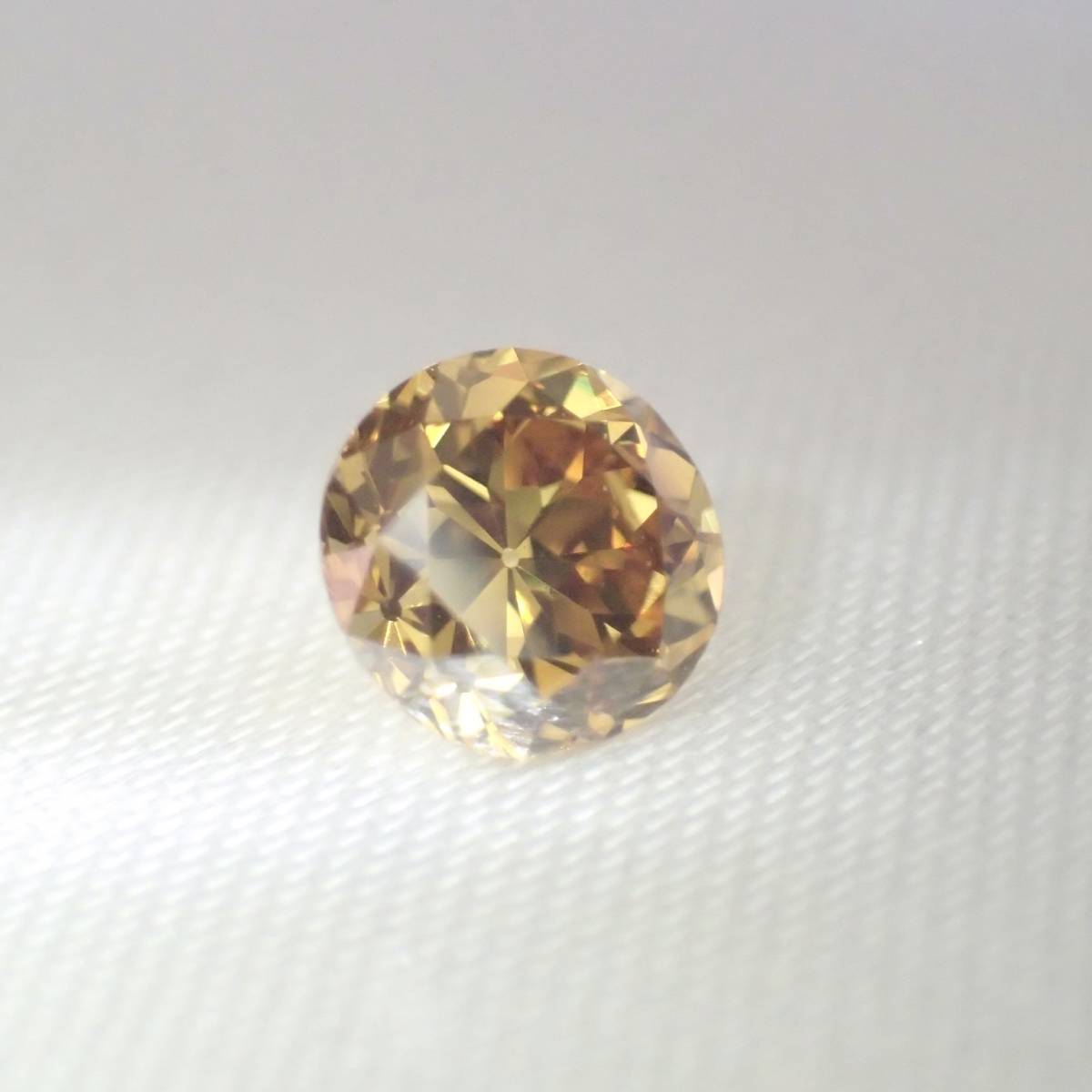 0.561ct FDBY SI2 蛍光 ミディアムオレンジ ダイヤモンド ルース 