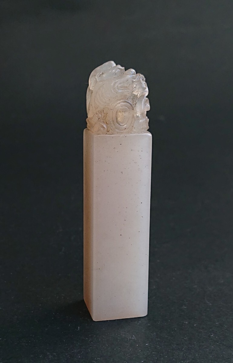 唐物【寿山石】 芙蓉氷凍石 龍鈕 印材印章 高6.4㎝ 重49g／箱付 美品！ Amazon.co.jp: 寿山石 雙色芙蓉石 印材 璃龍鈕 綺麗 サイズ3.3x1