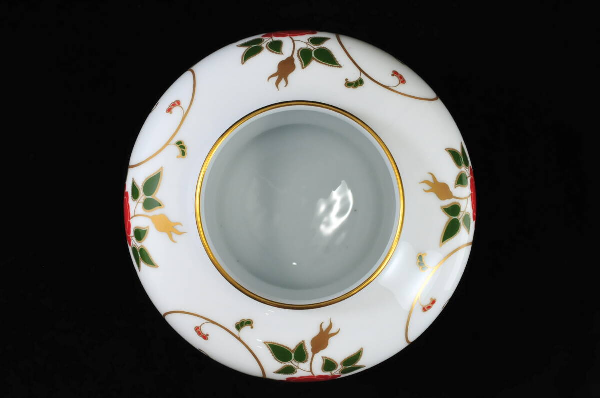 □□ 大倉陶園 金彩薔薇唐草文花瓶 未使用保管品 □□