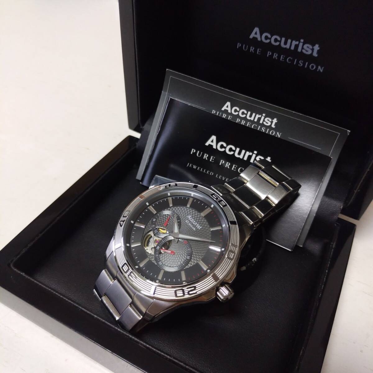 日本未発売 英国 ACCURIST アキュリスト 腕時計 7057 シルバー金 日本未発売 英国 ACCURIST アキュリスト 腕時計 7057 シルバー金