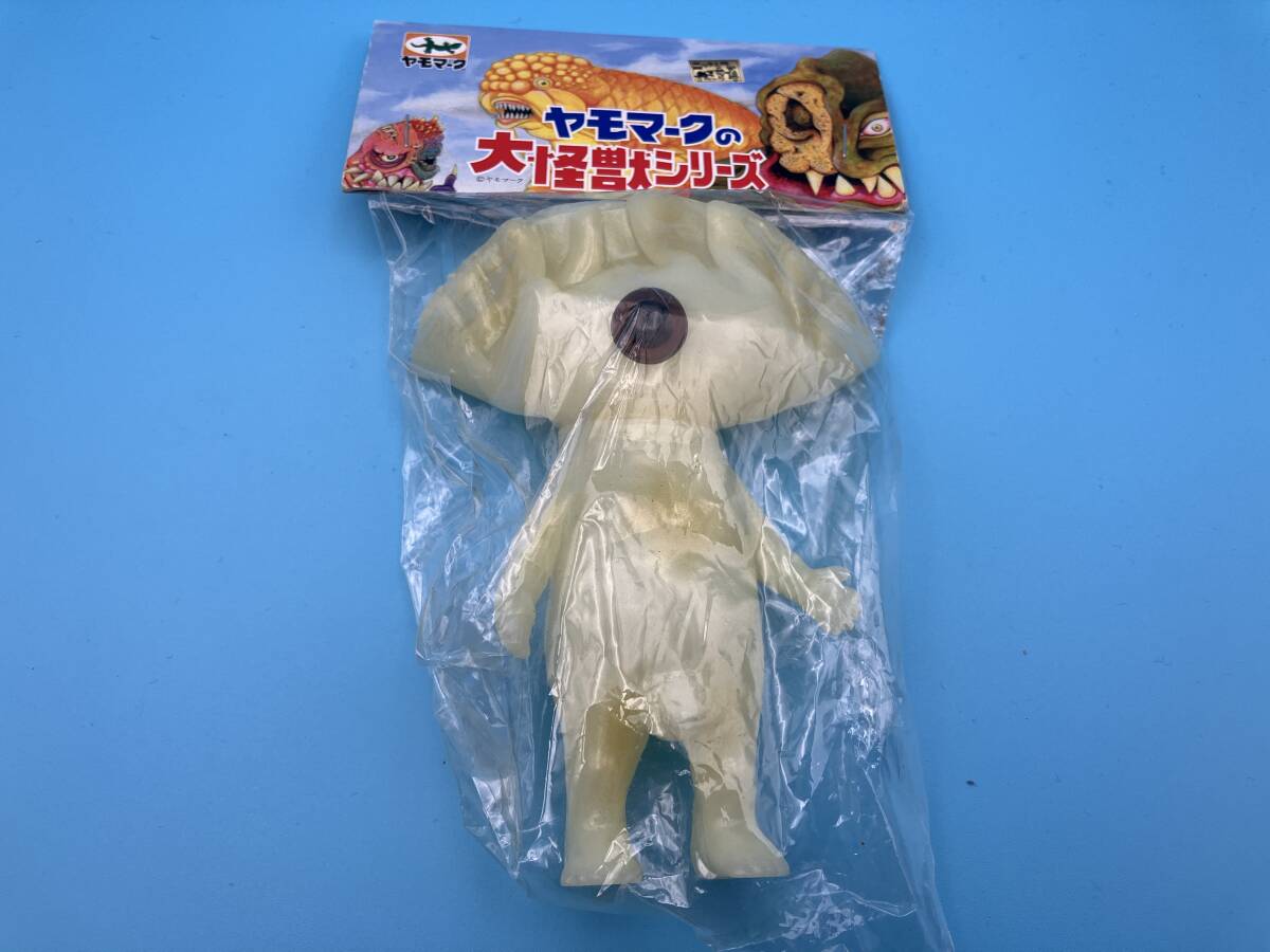 ヤモマーク ネロンガ 蓄光ソフビ 匿名配送 ヤモマーク ネロンガ 蓄光ソフビ 匿名配送
