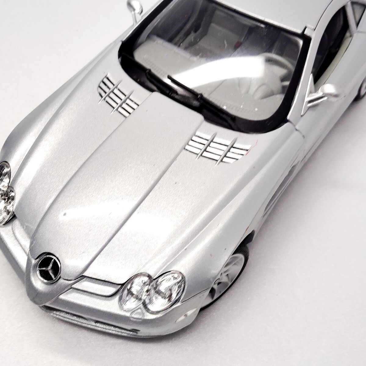 マクラーレンSLR未開封品 Bibian 比比昂 - 1/18 ギミック多数 エンジン再現 Mercedes-Benz
