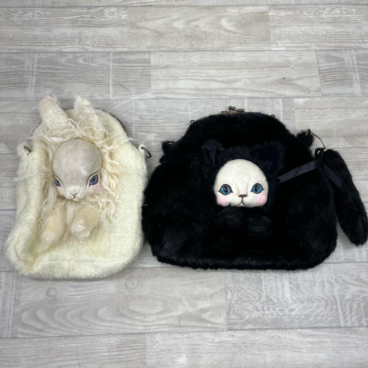 Bibian 比比昂- M2-4□ Cuddle a Fluffy 福寿梨理がま口創作人形