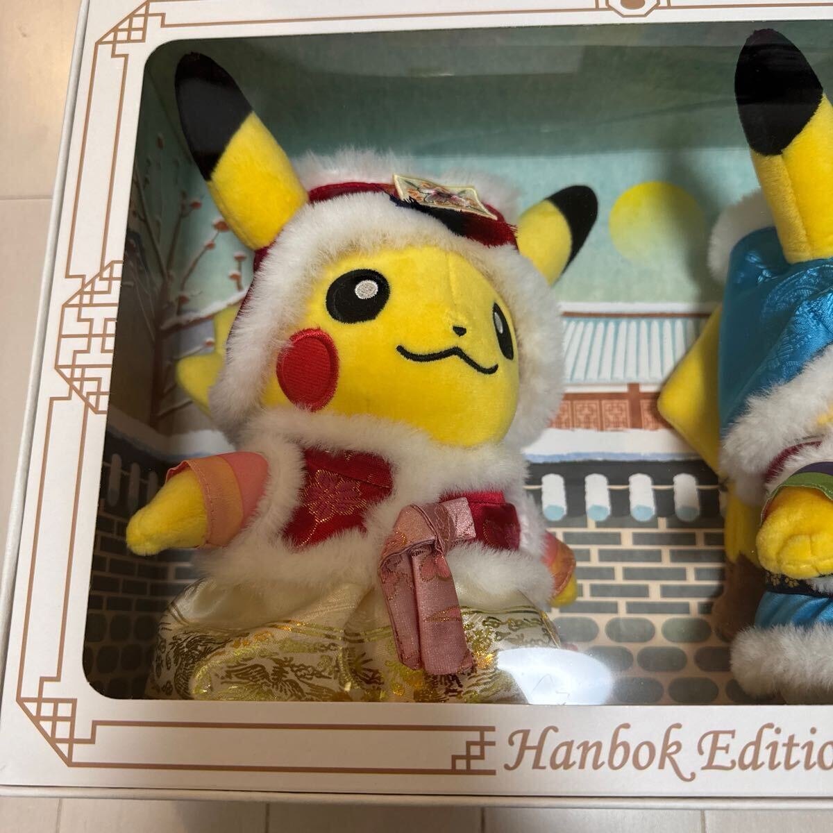 【韓国限定】ポケモンストア 韓服エディション ver.2 マスコットピカチュウ Bibian 比比昂- 韓国ポケモンセンター限定2019年韓服ピカチュウ