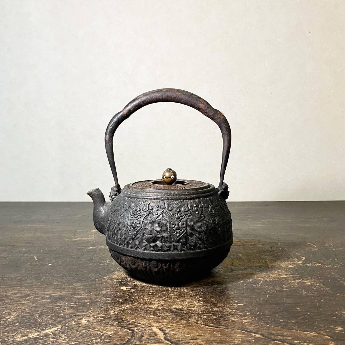 鉄瓶 古作 鬼霰 龍文堂造 煎茶道具 茶道具 湯沸し 急須 骨董 鉄壺